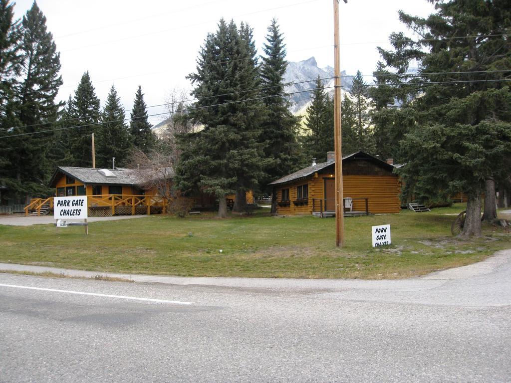 Park Gate Chalets Hotel Canmore Eksteriør billede