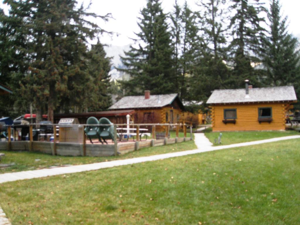 Park Gate Chalets Hotel Canmore Eksteriør billede